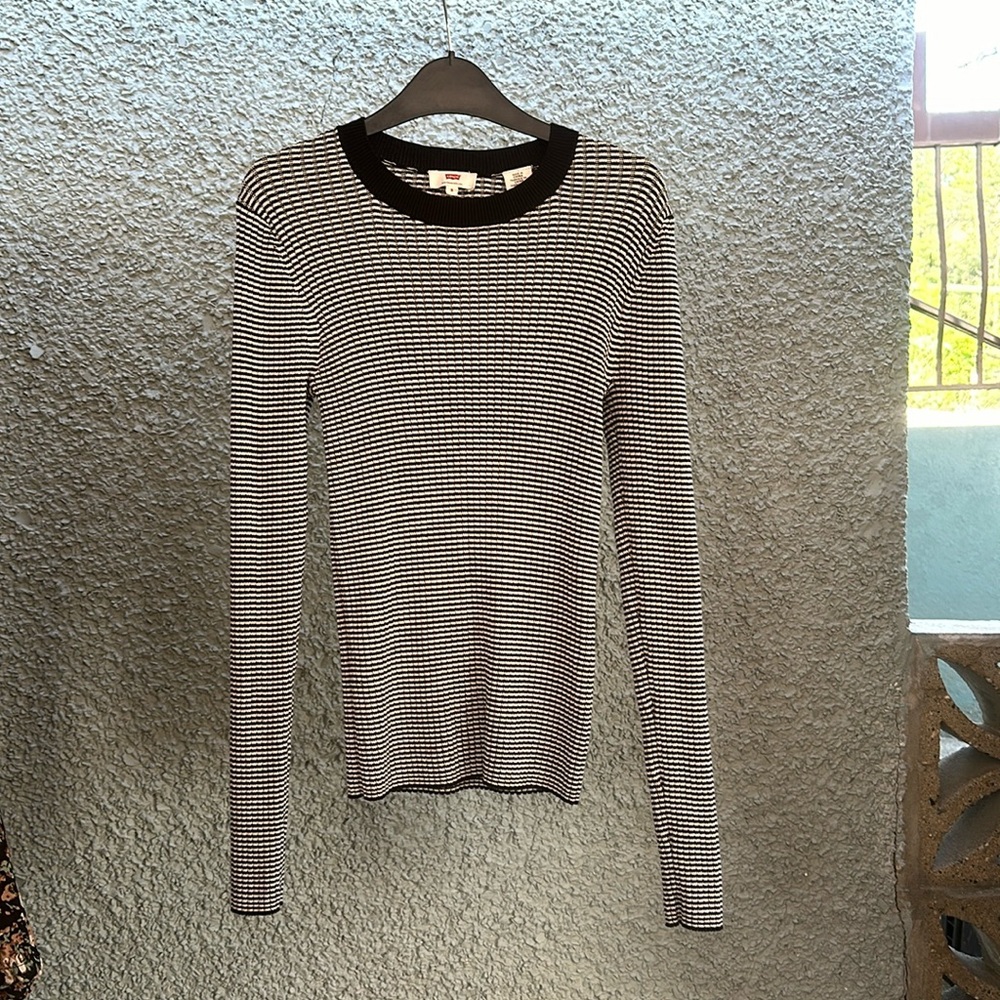 Vintage Levi’s long sleeve sweater